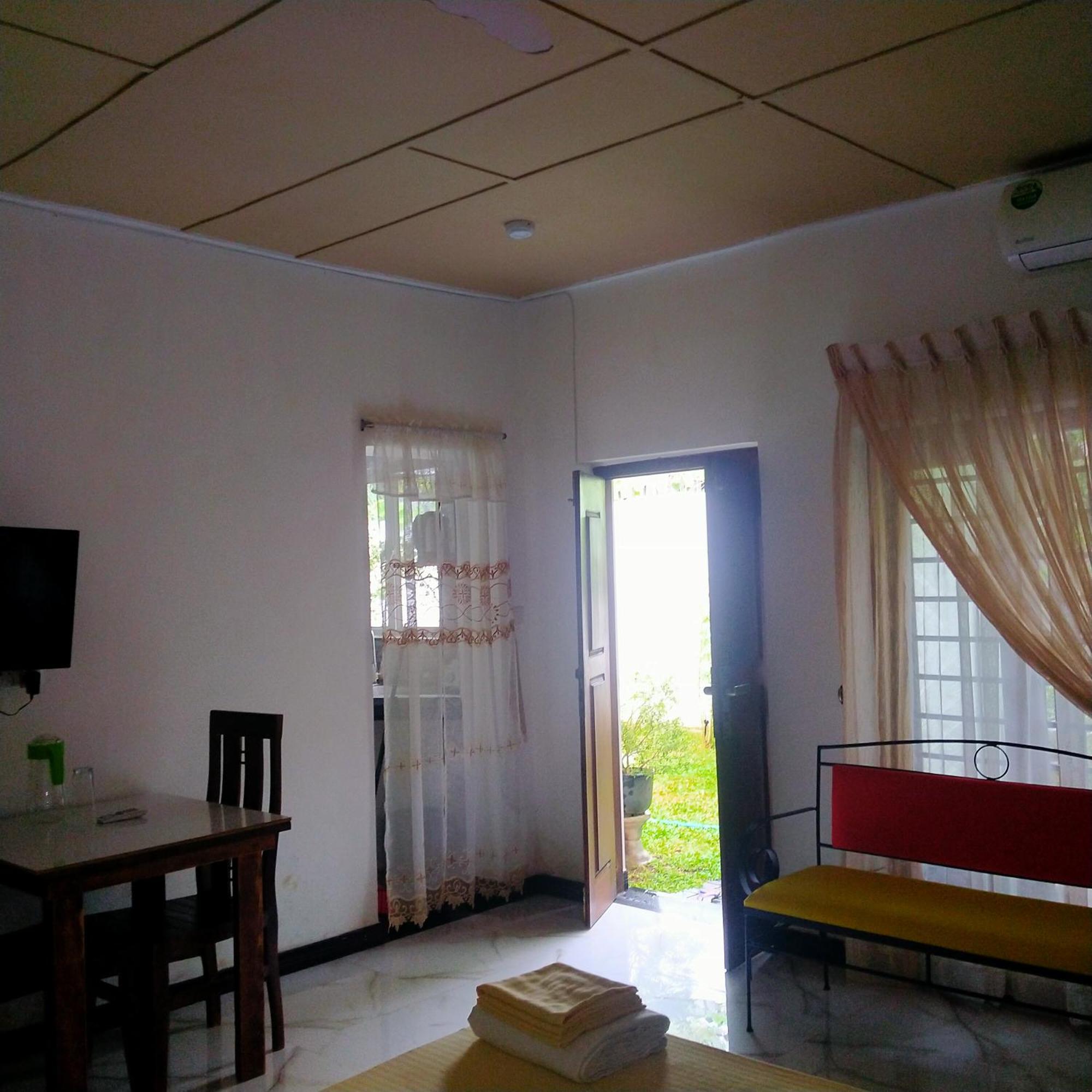 נגומבו Living Home חדר תמונה