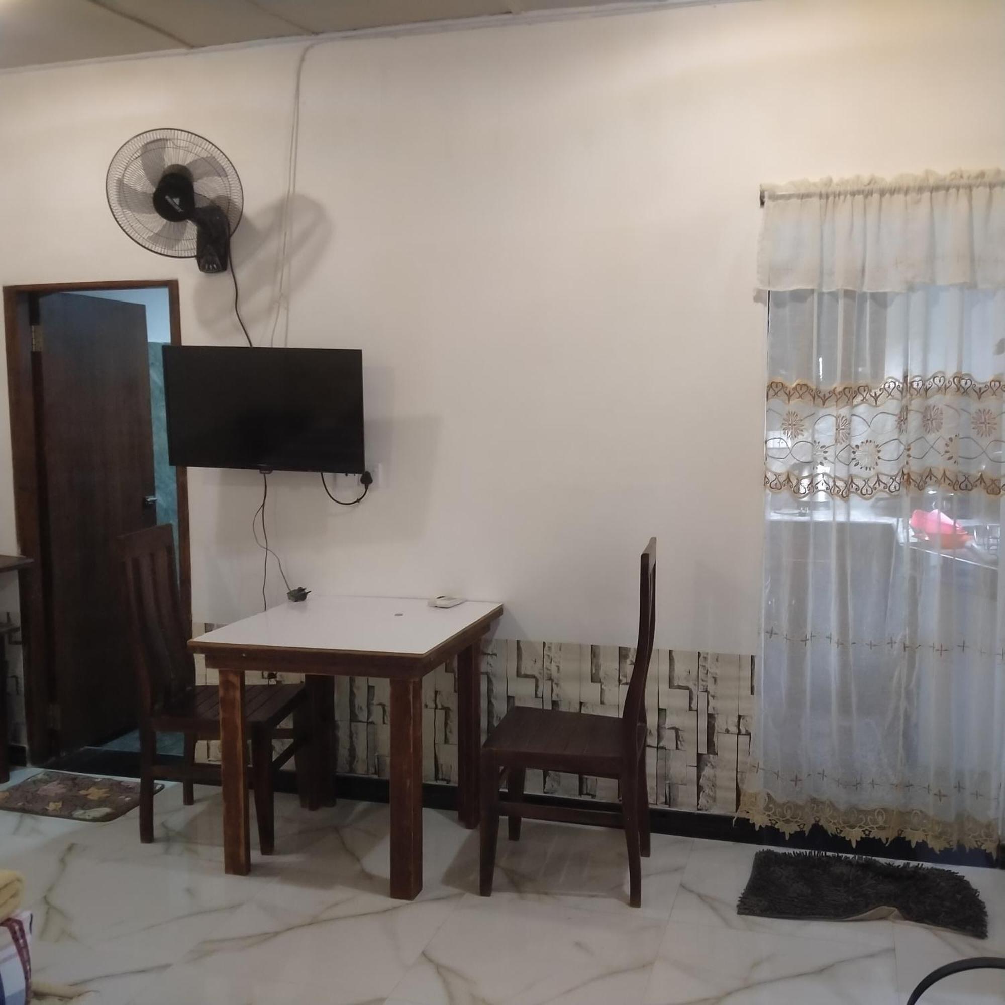 נגומבו Living Home חדר תמונה