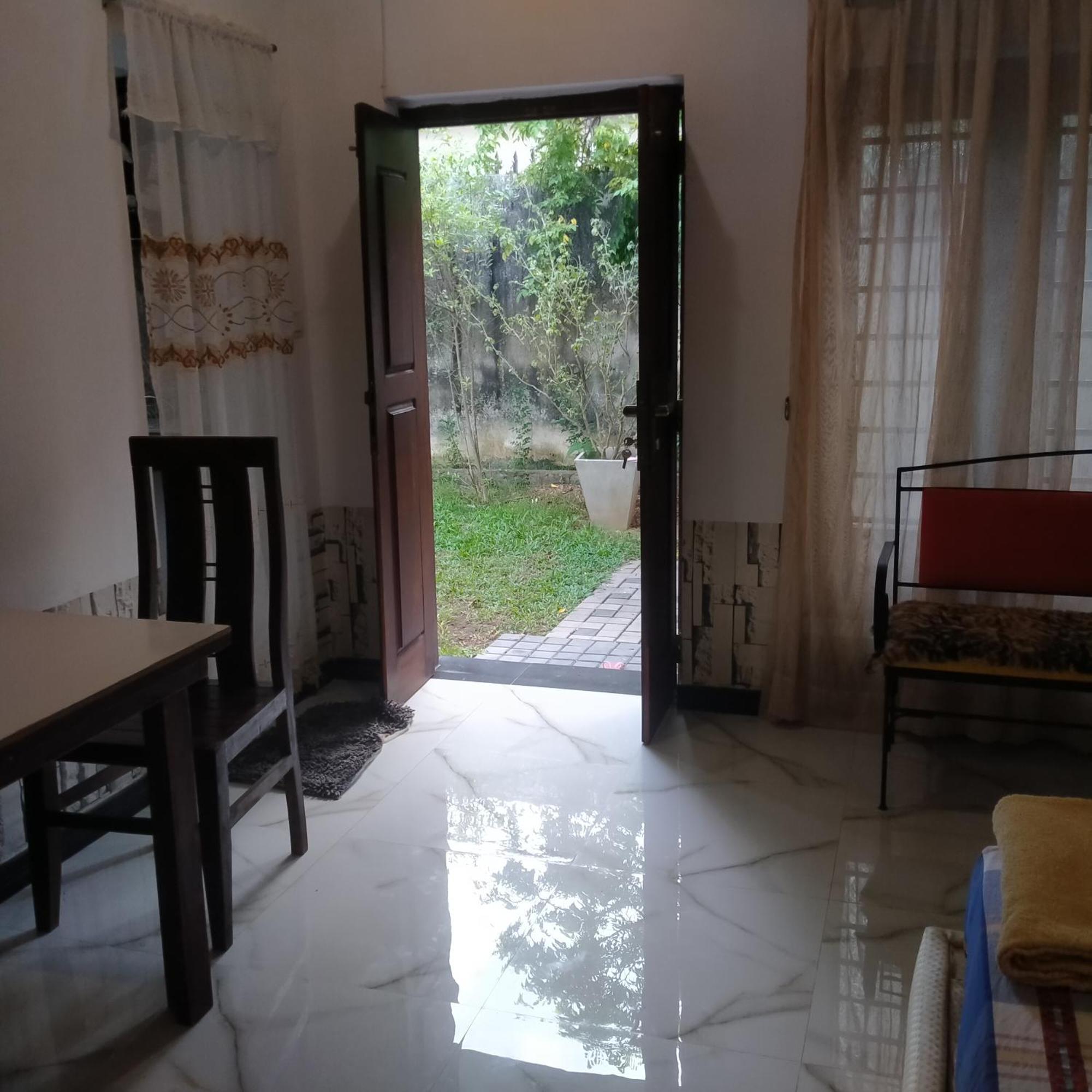 נגומבו Living Home חדר תמונה